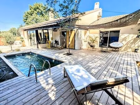 très belle villa dans le village avec jardin et bassin