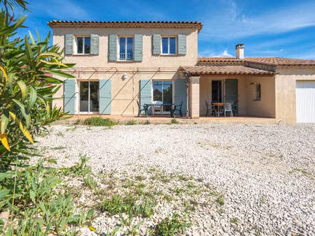 villa 4 chambres   jardin piscine et garage