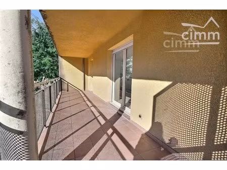 appartement f3 avec terrasse et parking