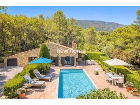 charmante maison en pierre avec piscine à seillans