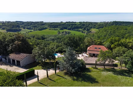 propriété de prestige avec maison d’amis et installations équestres