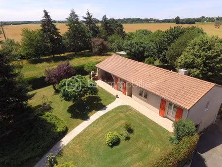 vente maison 4 pièces 106 m² à rouillé (86480)  193 000 €