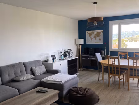 location appartement 4 pièces 87m² sathonay camp 69580