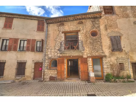 vente propriété 6 pièces 147.52 m² à coursegoules (06140)  199 000 €