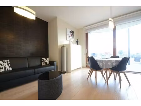 studio met dressing en zicht op de jachthaven.