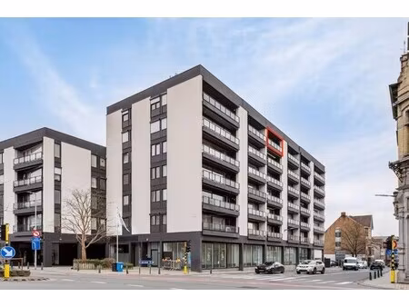 zeer mooi gerenoveerd appartement met 2 slaapkamers!