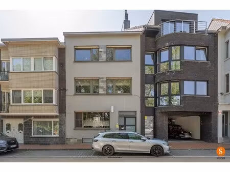 te koop – verhuurde b&b met 7 kamers én privé-woonst voor uitbaters in hartje de haan.