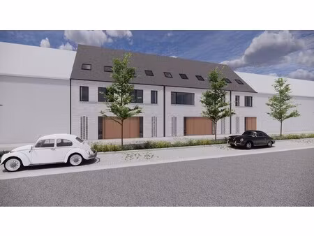 ruime nie!uwbouwwoning met grote garage