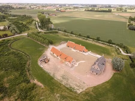 uitzonderlijke nieuwbouwhoeve op ruim 2 hectare in roeselare