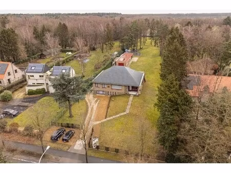 villa met eindeloze mogelijkheden op 6270 m² grond