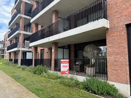 recent gelijkvloersappartement met 3 slaapkmrs & staanplaats