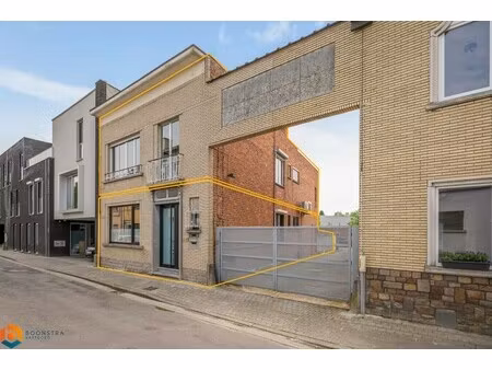 appartementsgebouw met 2 app + grote parking