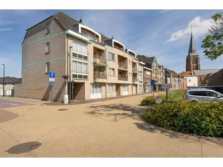 hoekappartement te meulebeke met garage en 2 terrassen.