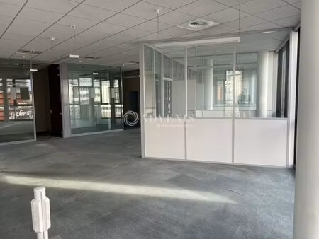 location bureaux 244 m²