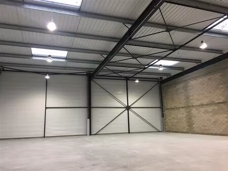 location entrepôt saint cyr l ecole 78210 442m²