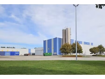 fabrieksgebouw te komen