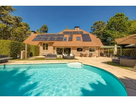 gerenoveerde villa met 6 slpk  praktijk  zwembad op 1.867m²