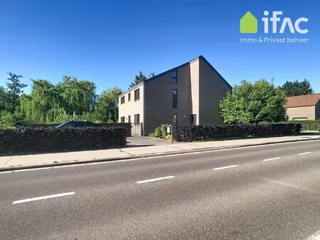 villa met 3 slpk.  bureau en groot perceel