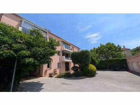 st cyr/mer centre village  t3 + terrasse