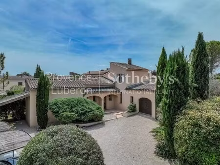 maison de luxe à vendre à l'isle-sur-la-sorgue : 695 000 € | 180m²