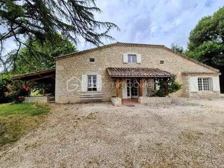 maison en pierre de 228 m² à plieux
