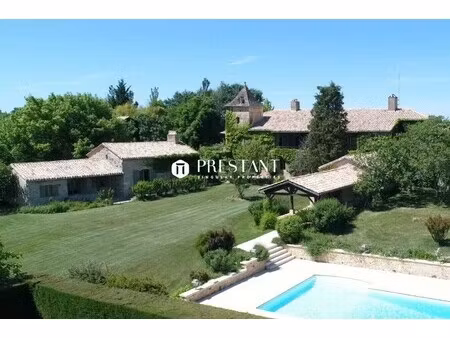 maison de luxe à vendre à villeréal : 1 500 000 € | 900m²