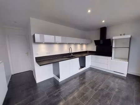 location appartement 2 pièces 71m²