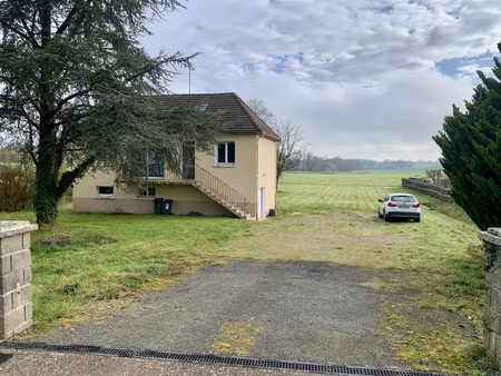 maison a vendre avec 2000m2 de terrain.