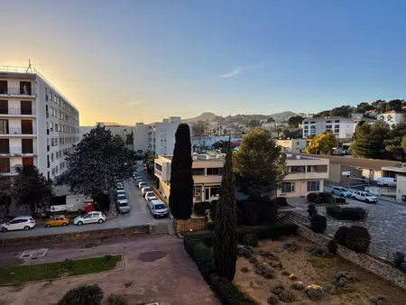 location appartement 3 pièces 55m² hyeres 83400