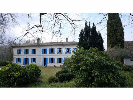 girondine avec étang et bois - ancienne école du village.