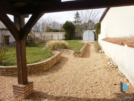 maison dans petit village à environ 12 mns de nogent le roi