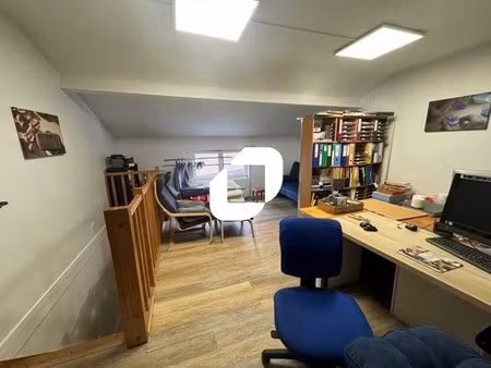 location local d'activités 151 m²