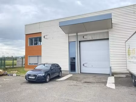 location entrepôt saint priest 69800 682m²