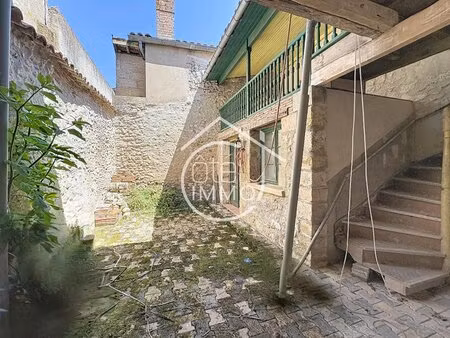 sainte foy la grande : maison à rénover entièrement