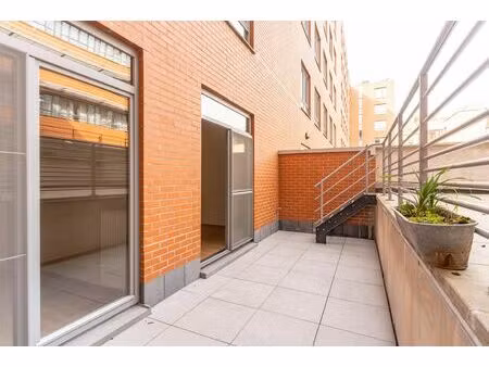rez-de-chaussée à vendre avec terrasse et 2 chambres   saint-josse-ten-noode (vbe29724)