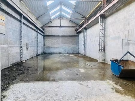 hangar / local d'activité avec fort potentiel sur saint amour- lot n°1