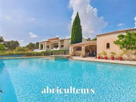 propriété de 308 m² sur 1 hectare — 8 pièces — lambesc (13410)