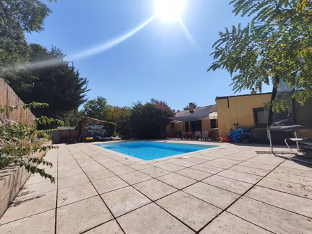villa t6 de plain pied sur 805m2 de terrain avec piscine