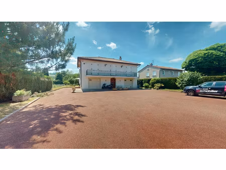 maison cossue sur sous-sol complet   env 238 m2   l'ensembl