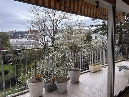 bel appartement t5 de 142 m² avec balcon sur jardin orienté sud ouest
