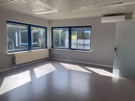 comfortabele kantoren op zichtlocatie aan het klaverblad in sint-denijs-westrem