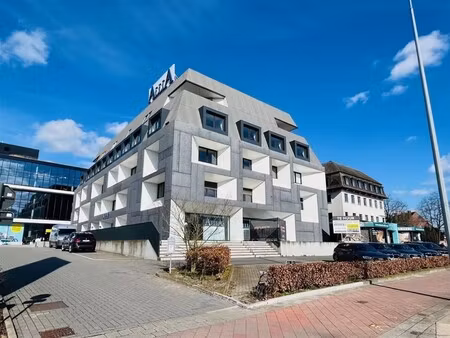 gerenoveerde kantoren langs de kortrijksesteenweg