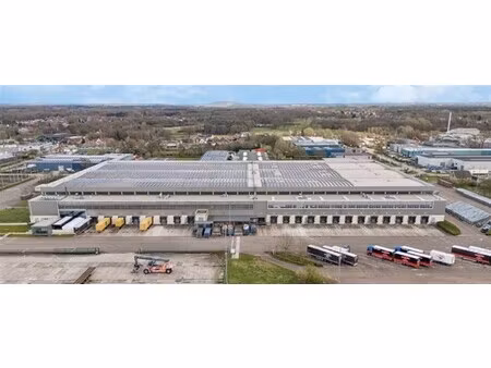 te huur logistiek magazijnmet kantoren te beringen