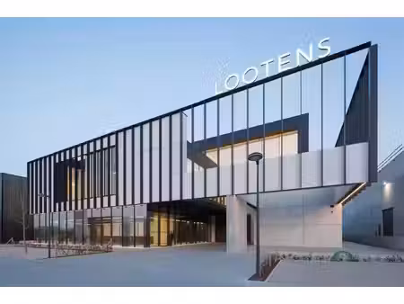 modern bedrijfspand met kantoren te harelbeke