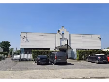 semi-industrie met verhard terrein