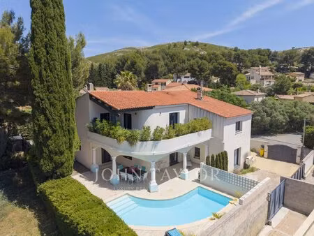 villa contemporaine avec piscine chauffée et jardin paysager - le rove