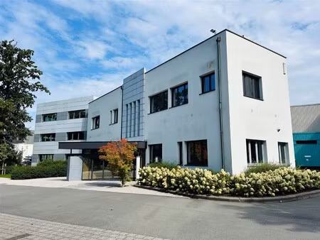 kantoorgebouw van 1056 m² te huur in zwijnaarde