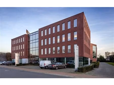 instapklare kantoren in zele met ruime parking