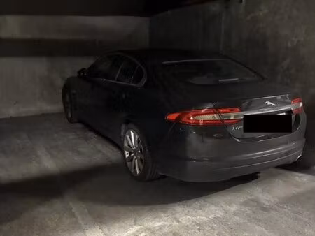 parking de 13 m² - cours de la somme  bordeaux - emplacement pratique pour investissement.