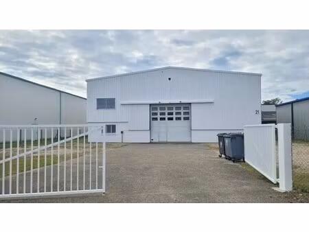 location local d’activités isneauville 76230 860m²